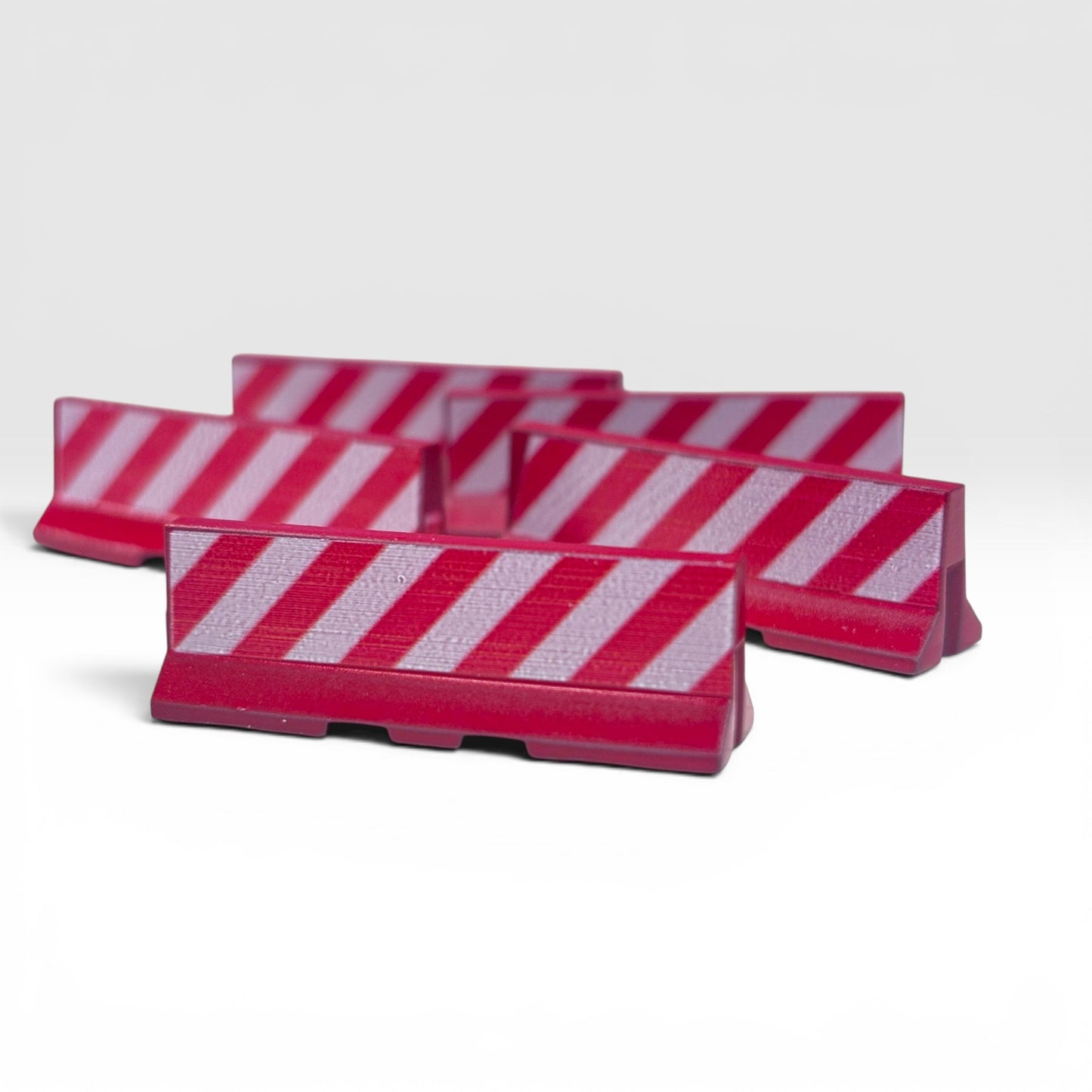 Concrete Jersey Barrier - Red - with Chevrons - OO Gauge