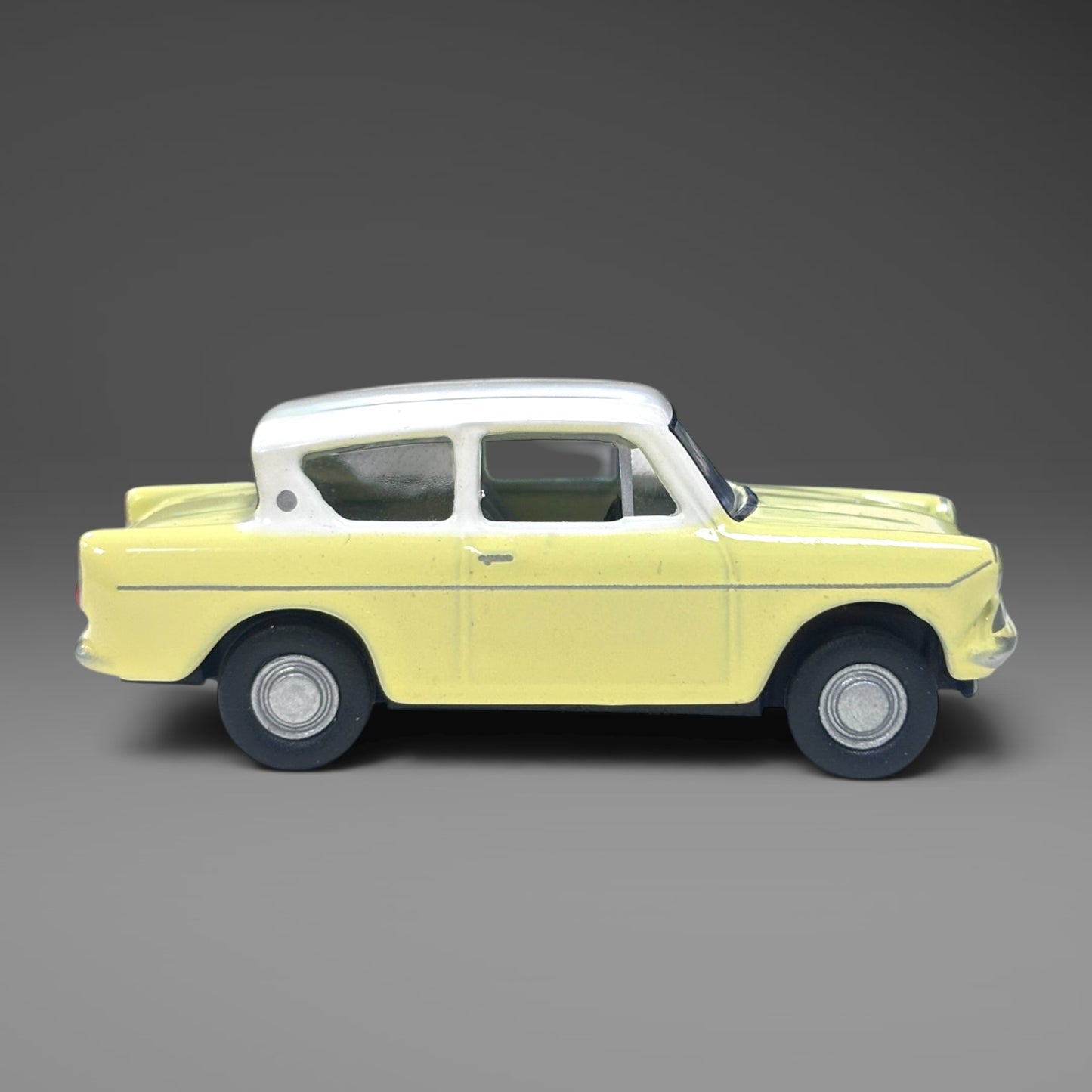 Oxford Diecast Sunburst Yellow/ White Anglia - 1:76