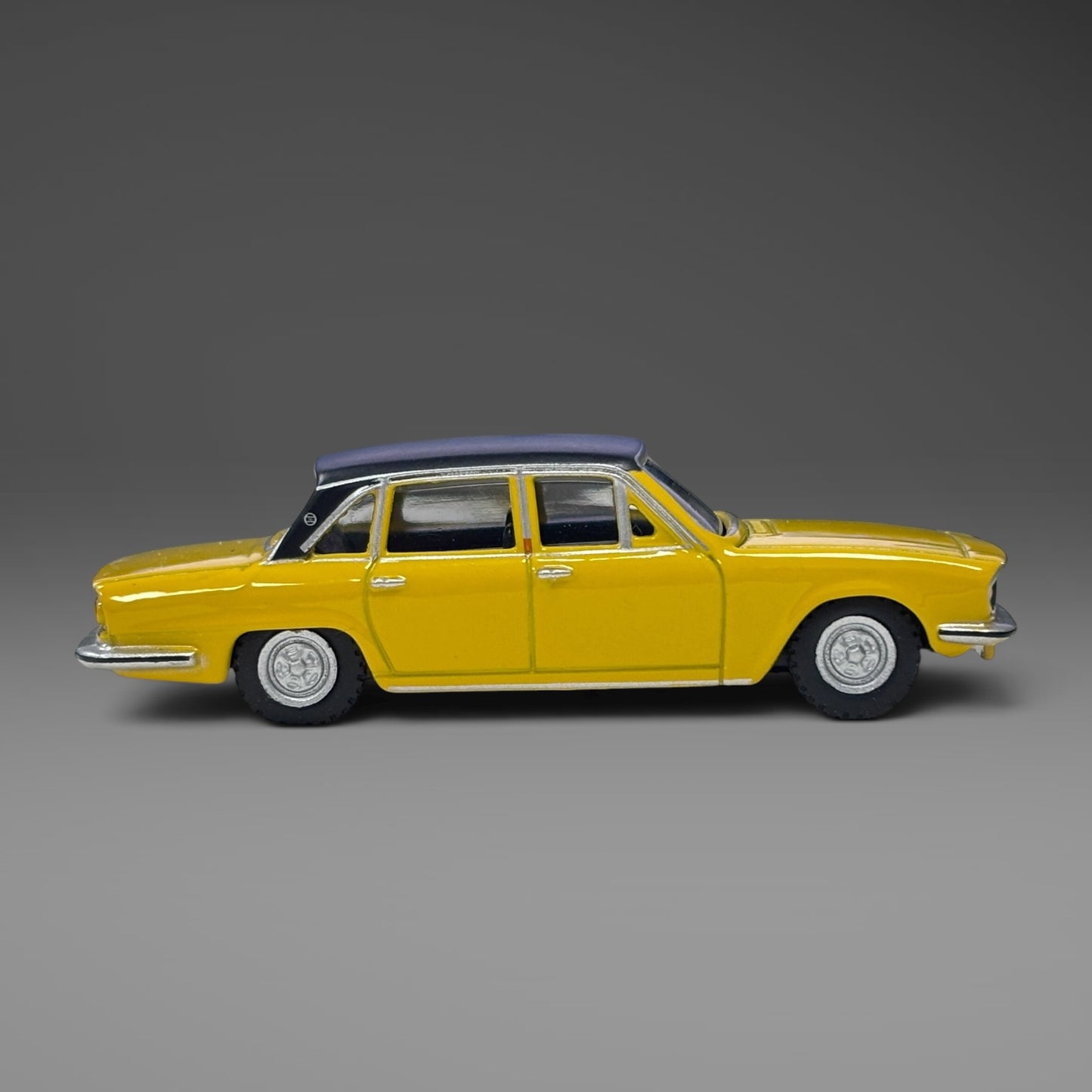 Oxford Diecast Saffron Triumph 2500 - 1:76 Scale
