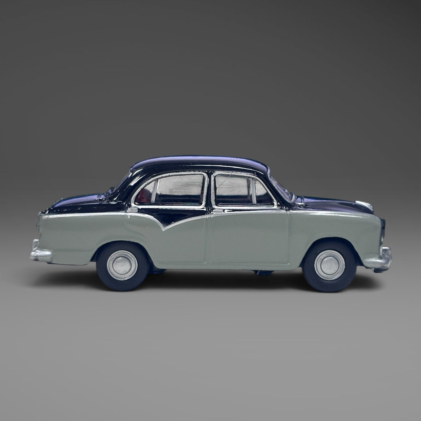 Oxford Diecast Morris Oxford III Black/Grey - 1:76 Scale