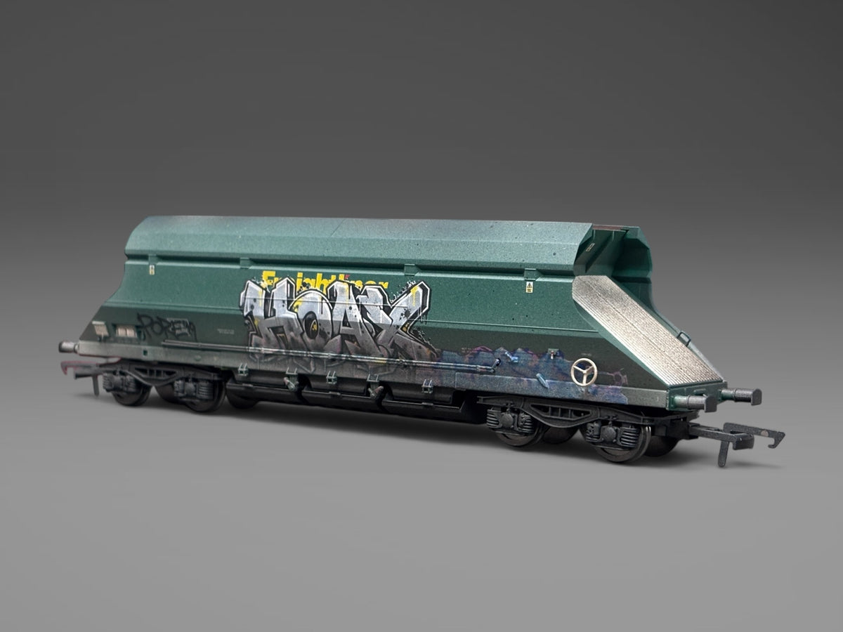 Dapol Freightliner Green Limestone Hopper (Early Build) 369009 - Graffiti & Weathered