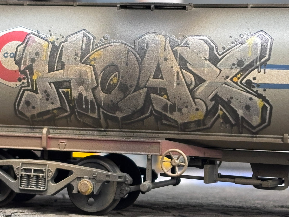 Bachmann 100T TEA Class A Tank Wagon - Graffiti & Weathered
