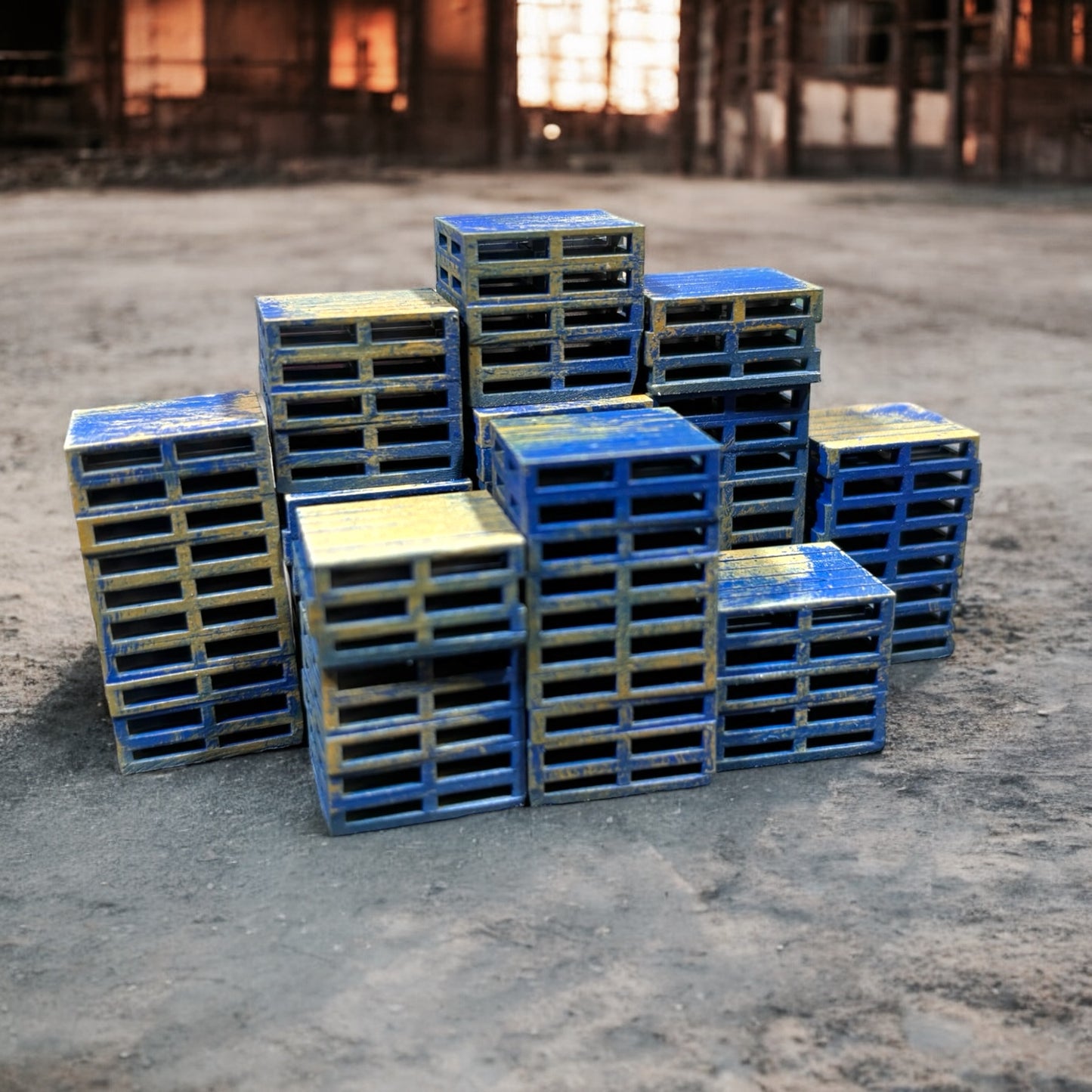 Blue or Red Pallet Stacks - Weathered - OO Gauge