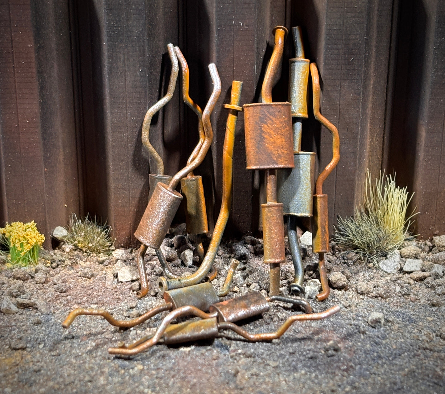 Vehicle Exhaust Pipes - Rusty - OO Gauge