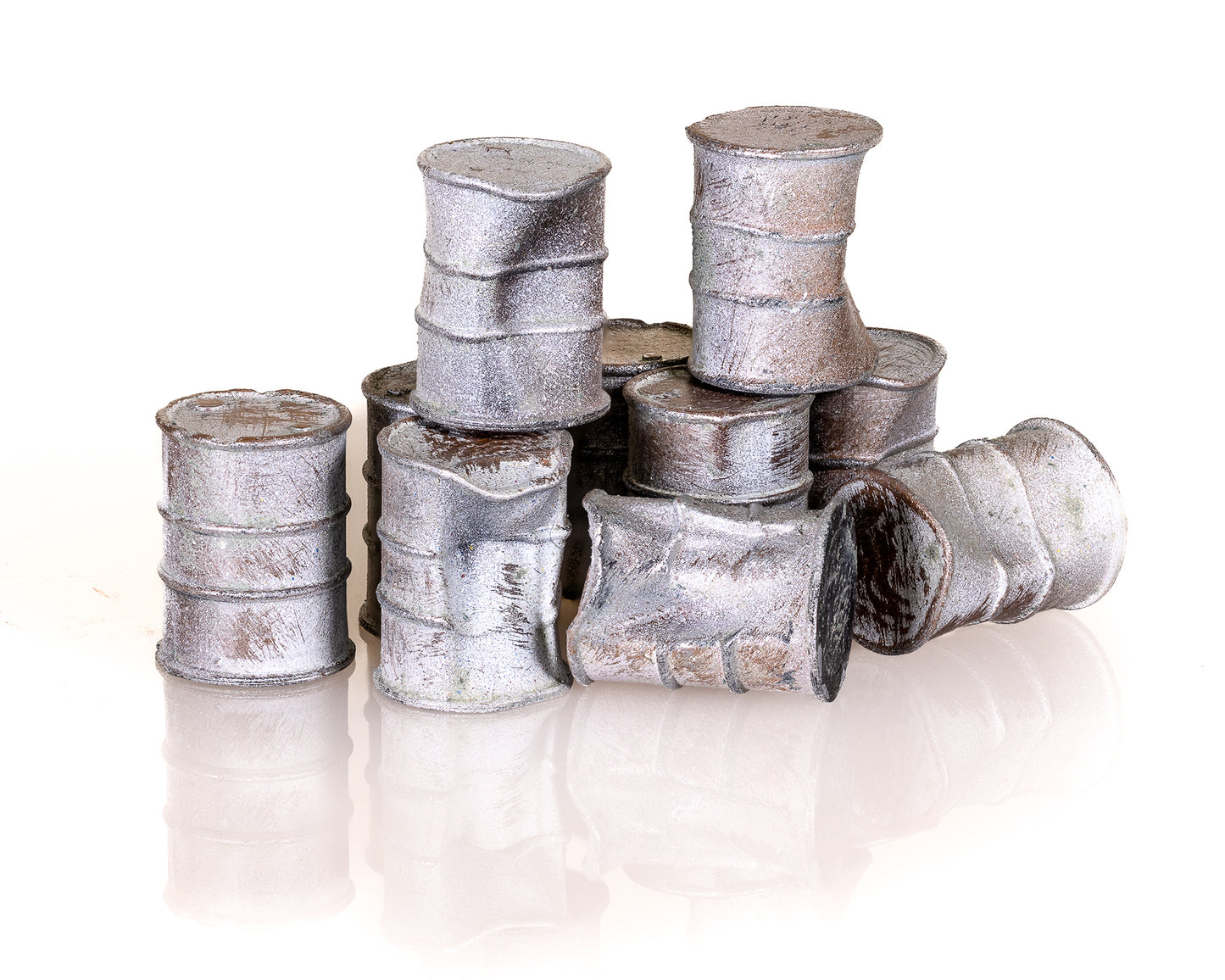 Dented Oil Drums - White - Premium Weathered - OO Gauge