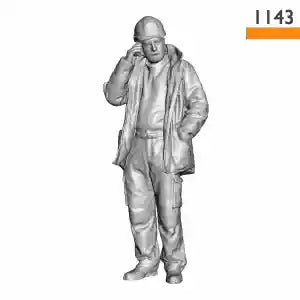 Modelu Man in Hi Vis using Phone 1/76