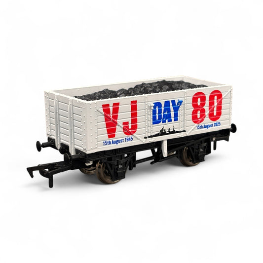 Dapol 4F-071-186 7 Plank VJ Day Navy 80th Anniversary