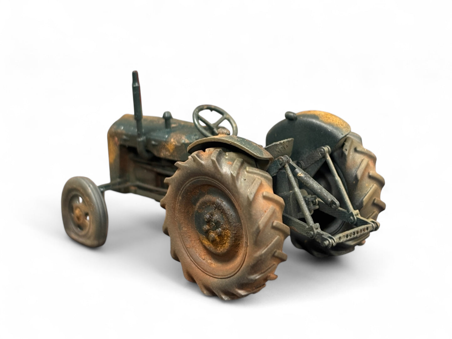 Fordson Tractor with flat Tyres - Green - O Gauge