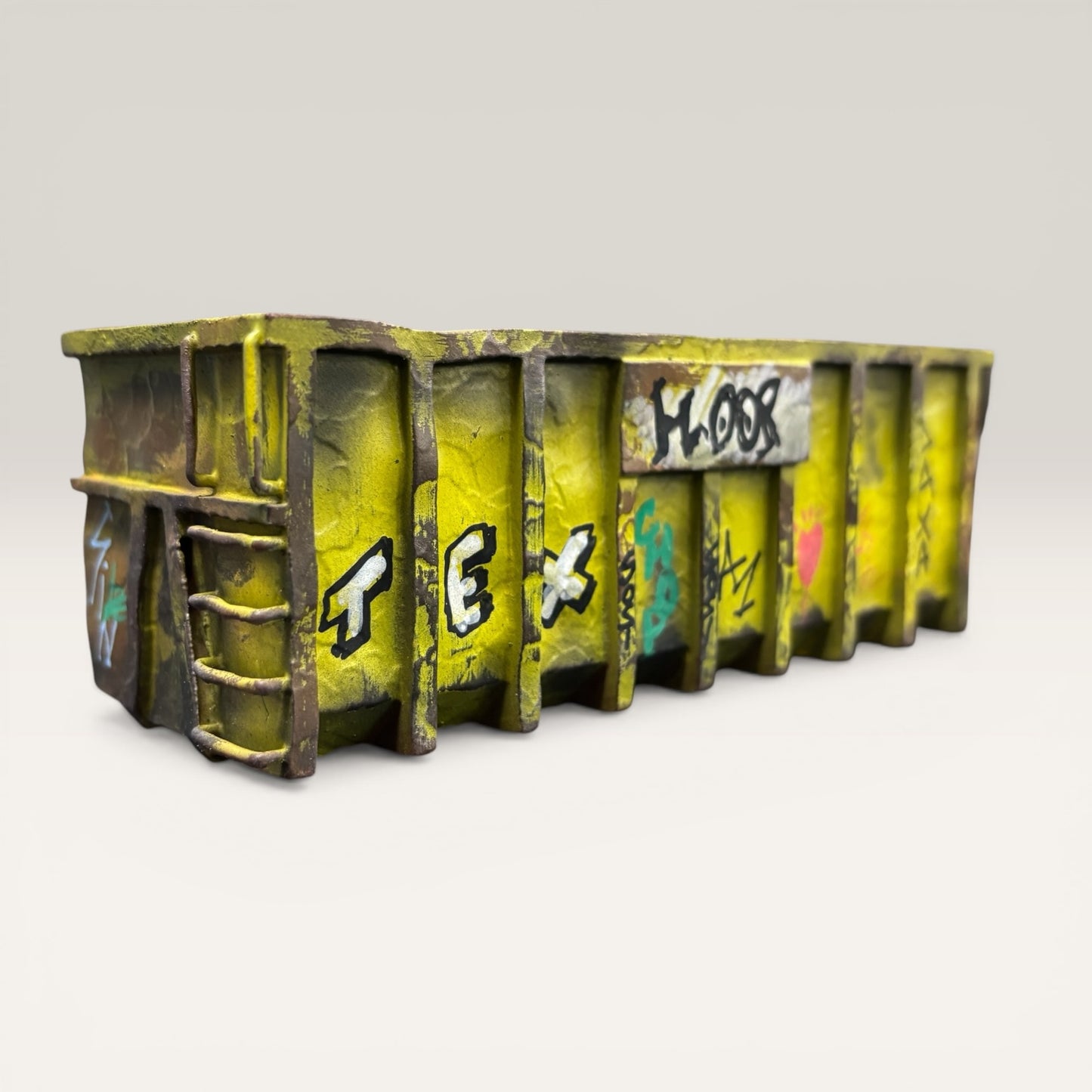 40yd Skip - Vandalised Yellow - O Gauge
