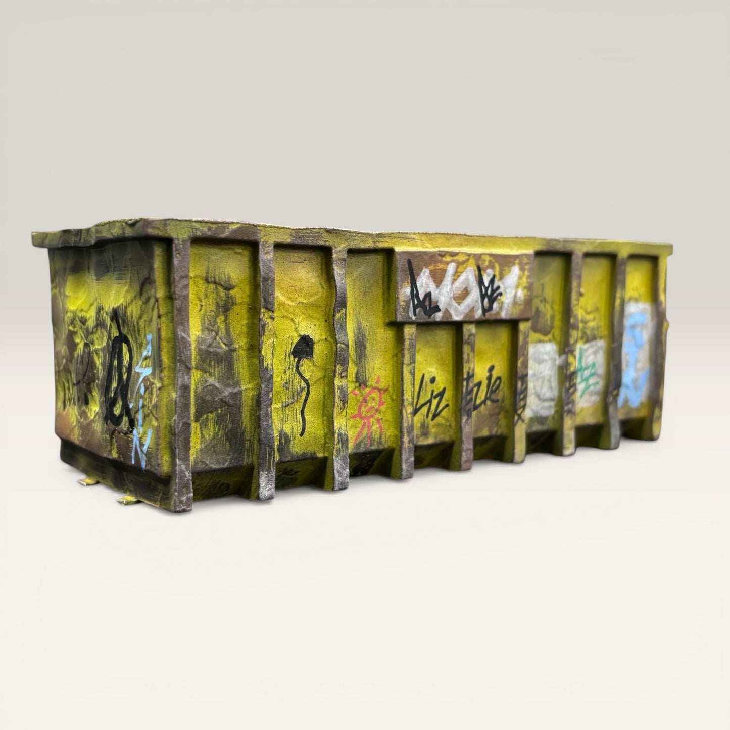 40yd Skip - Vandalised Yellow - O Gauge