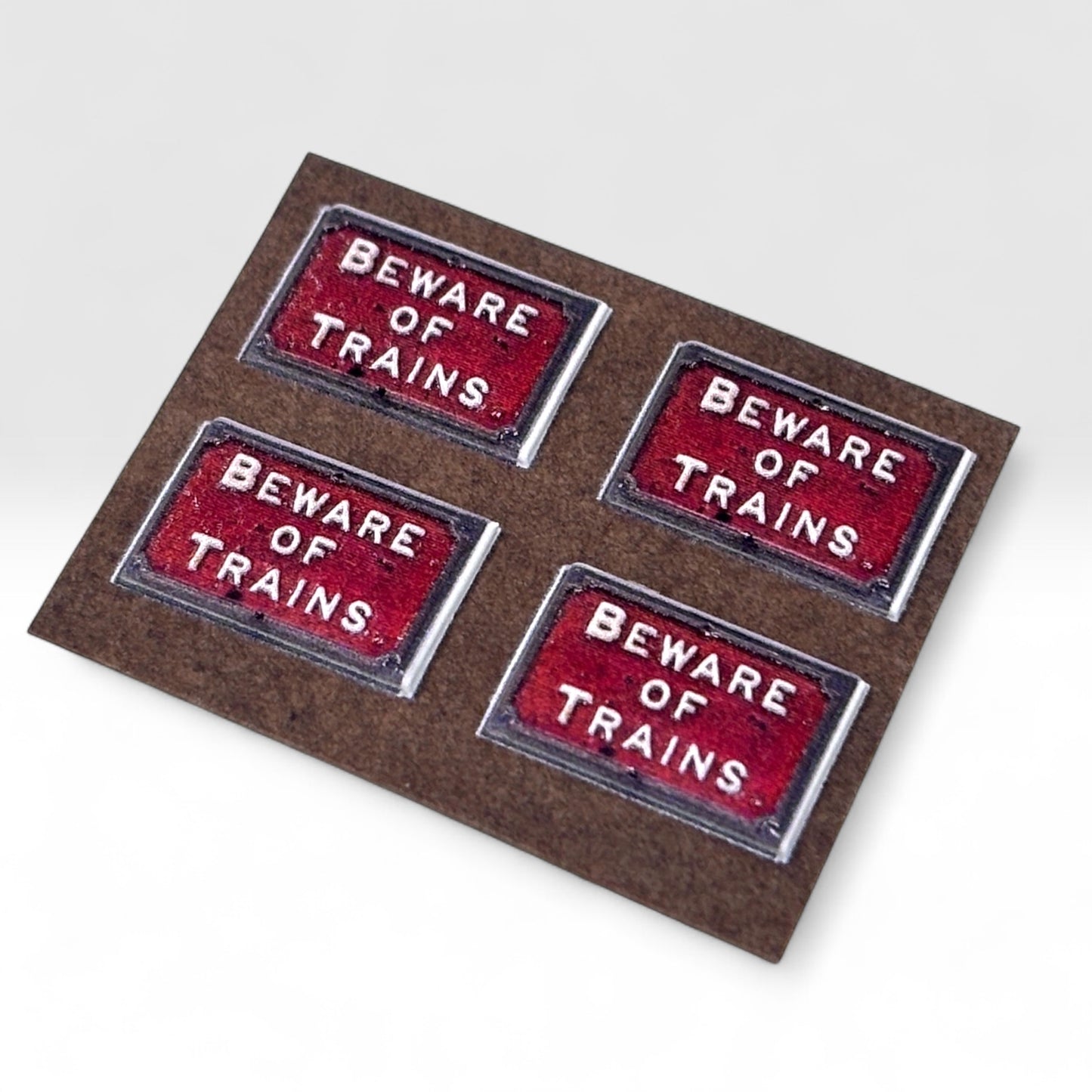 'Beware of Trains' Textured Sign - O Gauge