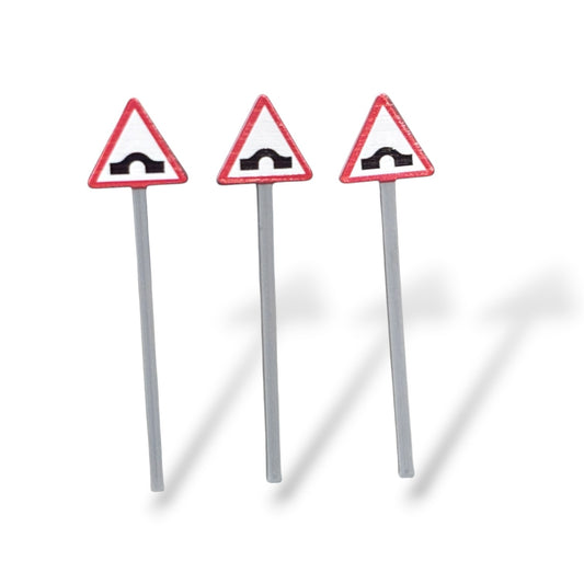 'Bridge Ahead' Triangular Road Sign - OO Gauge