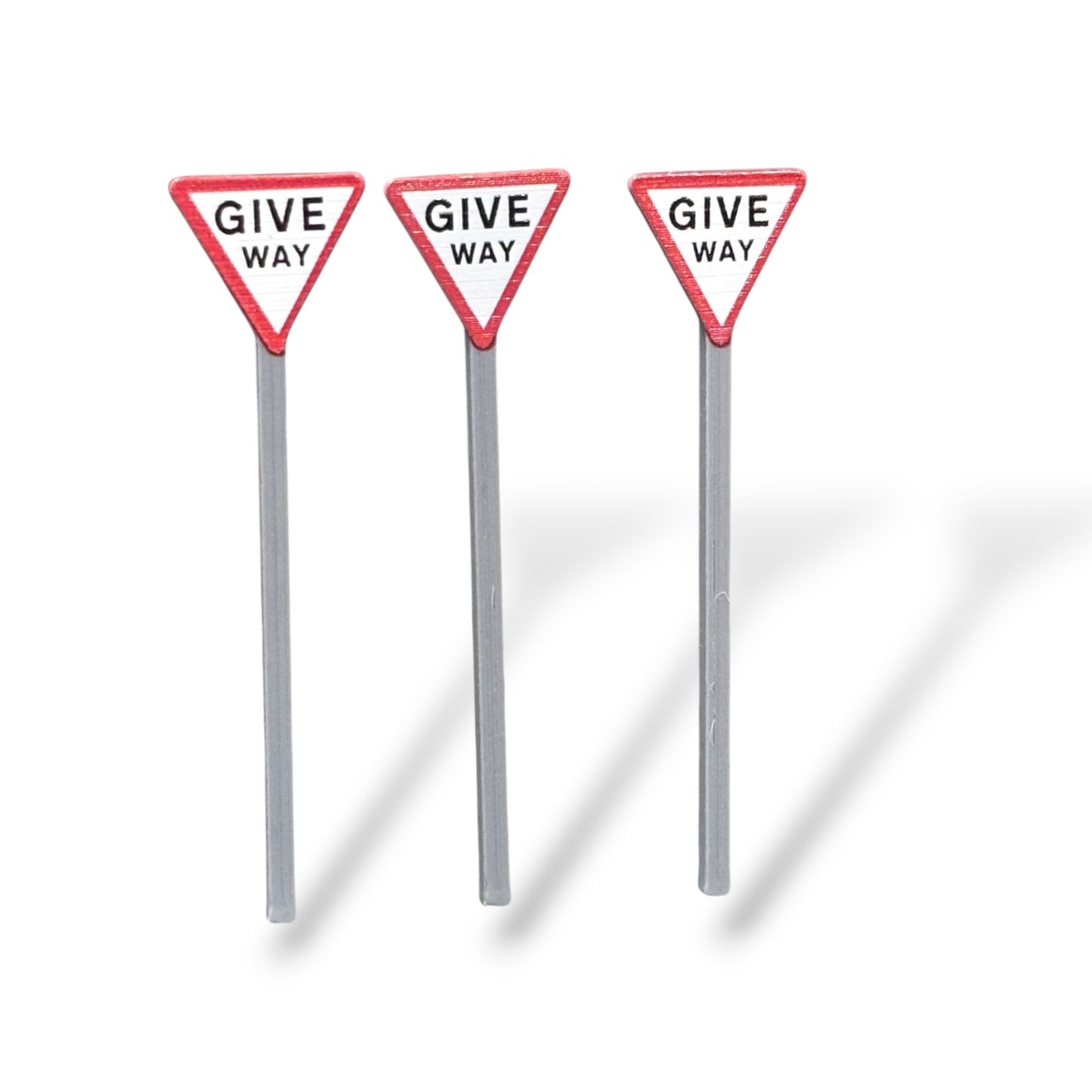 'Give Way' Triangular Road Sign - OO Gauge
