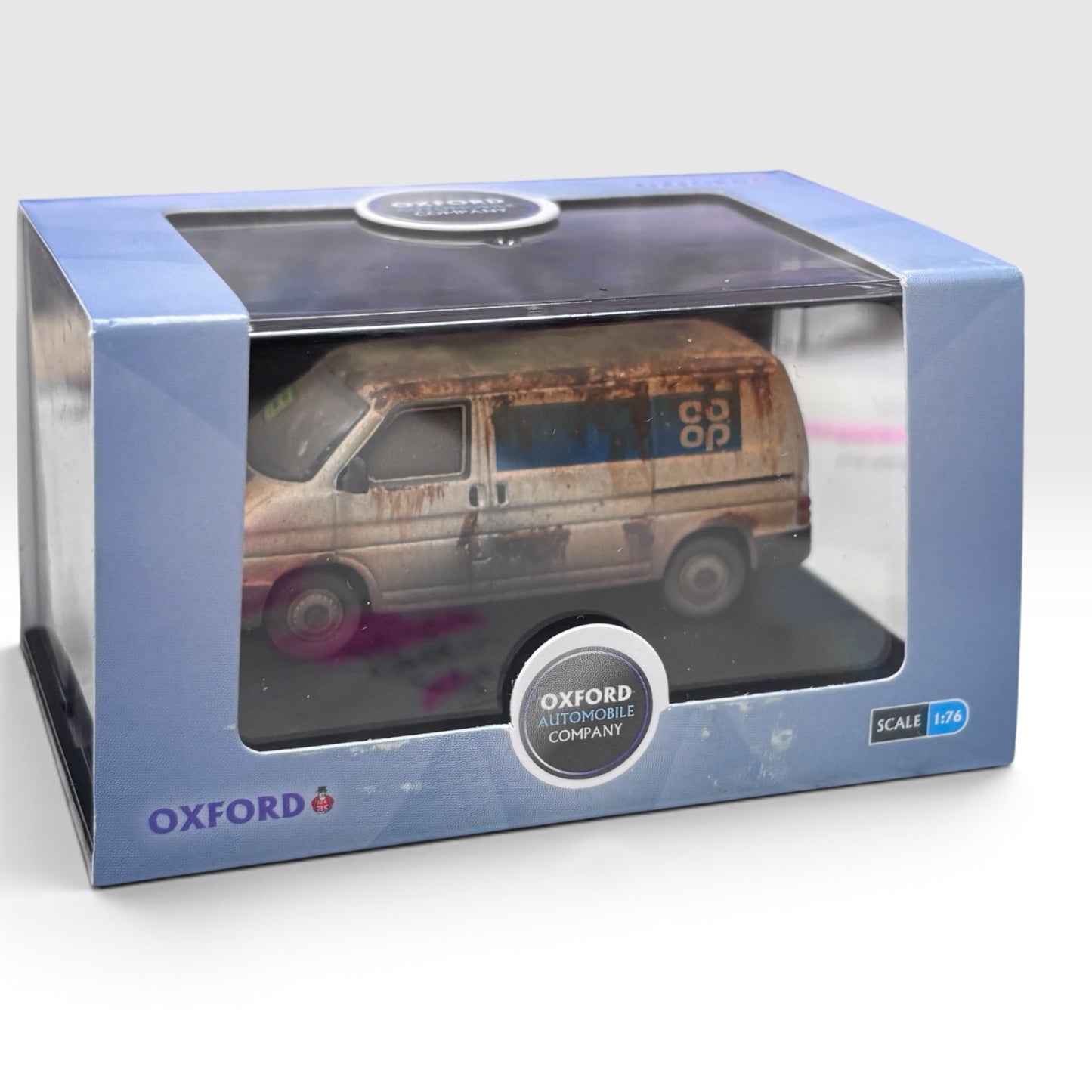 Oxford Diecast VW Transporter T4 - Abandoned Coop Delivery Van - 1:76