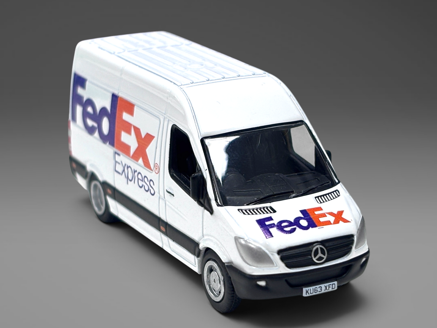 Oxford Diecast Mercedes Sprinter Van - FedEx Express - 1:76
