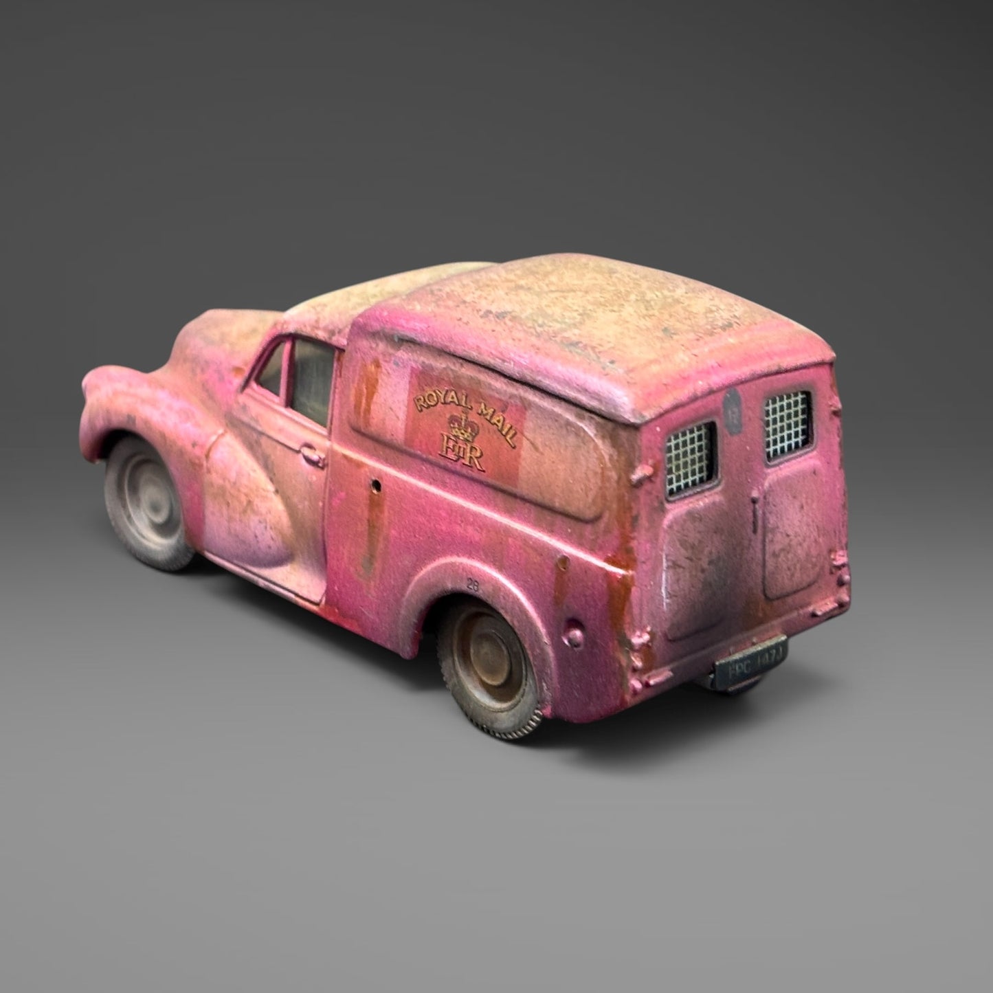 Corgi Royal Mail Morris 1000 - Scrapyard Relic Fade - 1:43