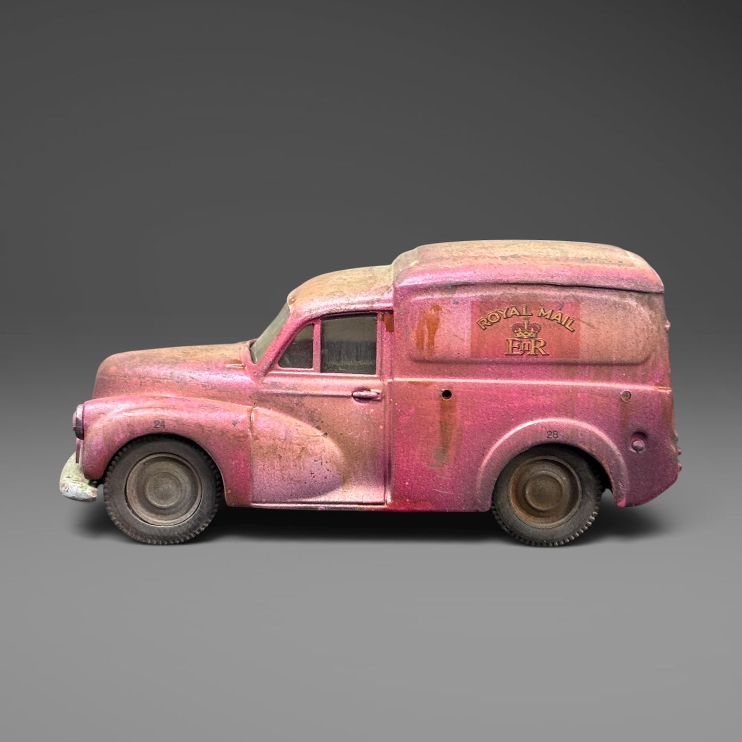 Corgi Royal Mail Morris 1000 - Scrapyard Relic Fade - 1:43