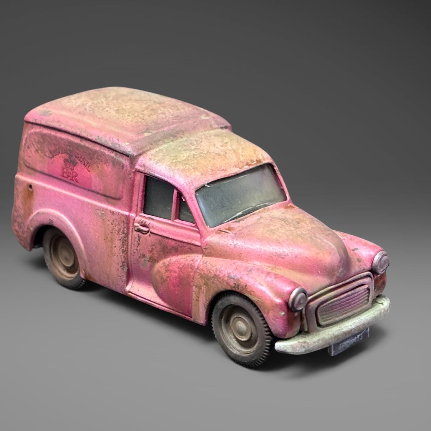 Corgi Royal Mail Morris 1000 - Scrapyard Relic Fade - 1:43