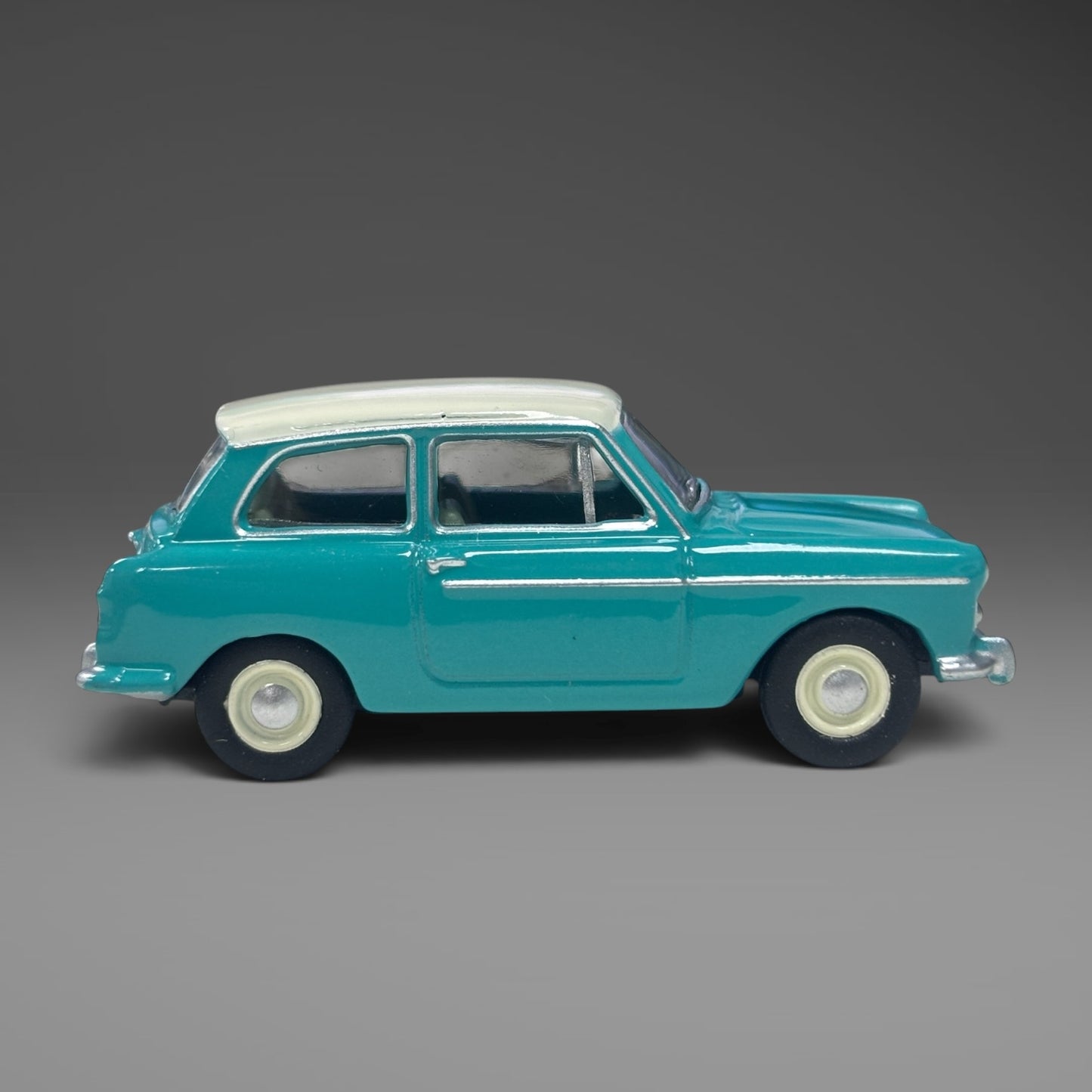 Oxford Diecast Austin A40 MkII Fern Green/Snowberry White - 1:76