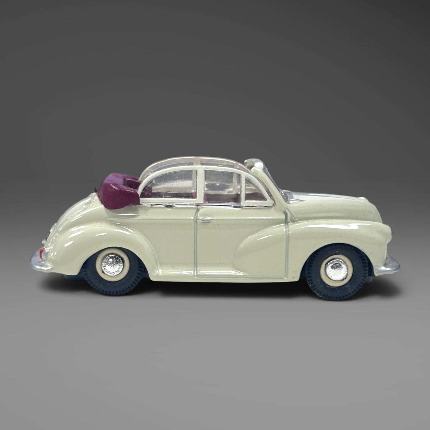 Oxford Diecast Old English White/Red Convertible Minor - 1:76 Scale