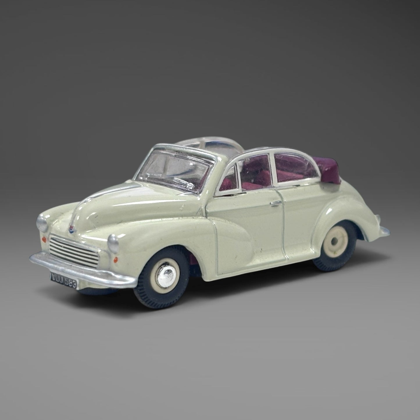 Oxford Diecast Old English White/Red Convertible Minor - 1:76 Scale