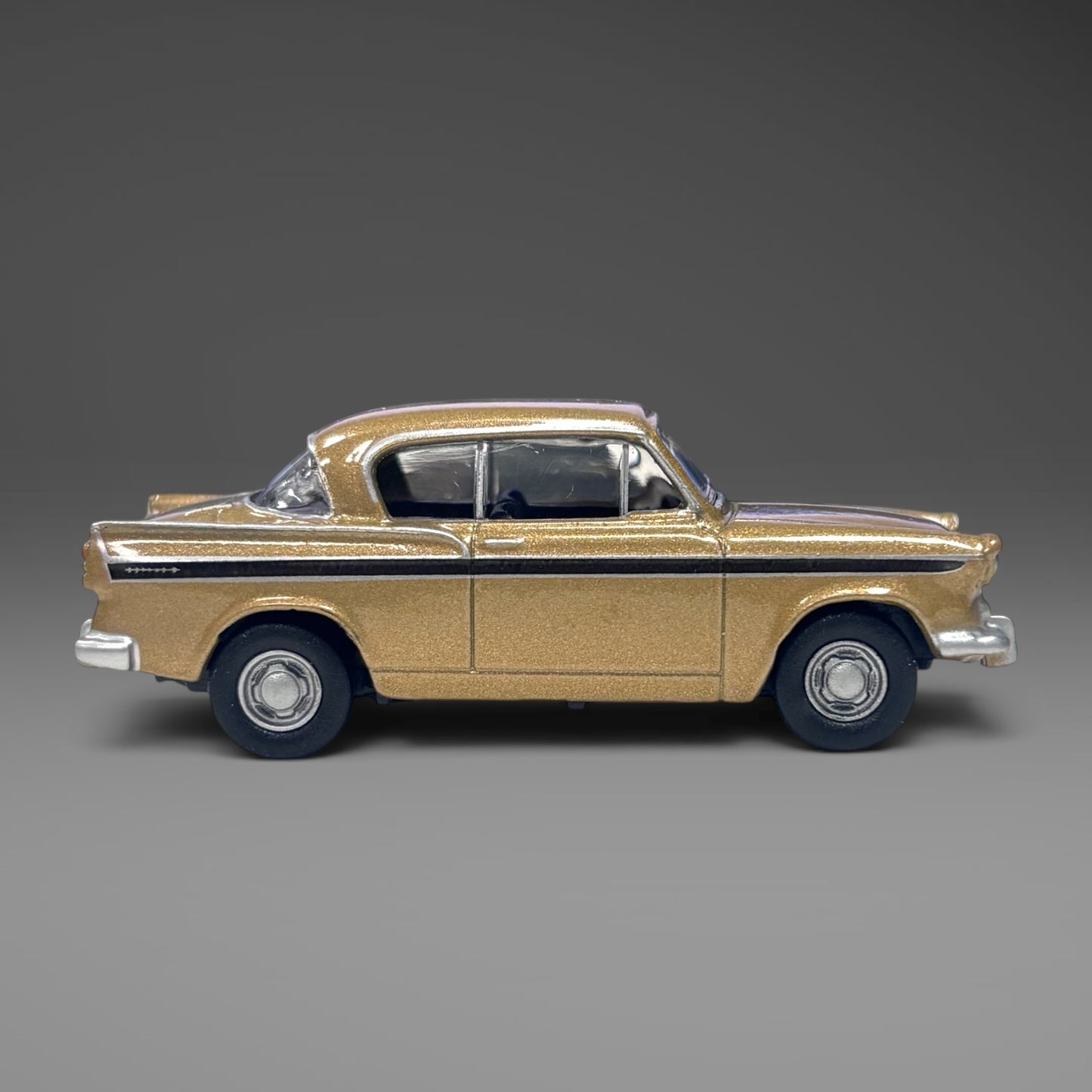 Oxford Diecast Autumn Gold/Black Rapier MkIII - 1:76 Scale