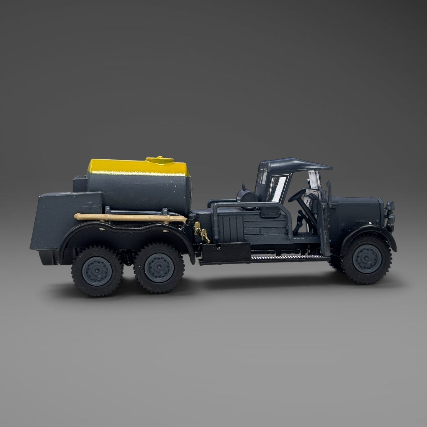 Oxford Diecast Ford WOT 1 Crash Tender RAF Bomber Command - 1:76 Scale