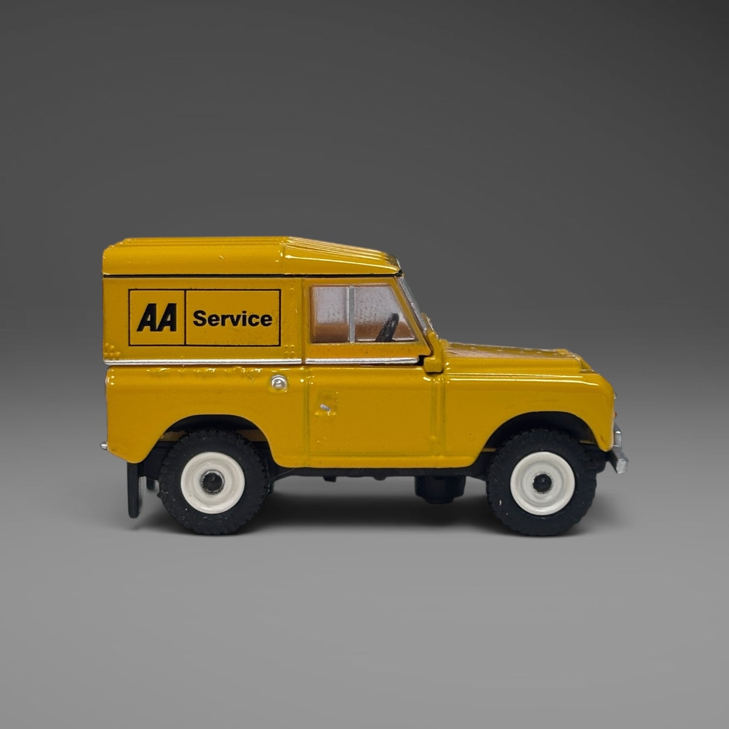 Oxford Diecast Land Rover Series III Hard Top AA - 1:76 Scale