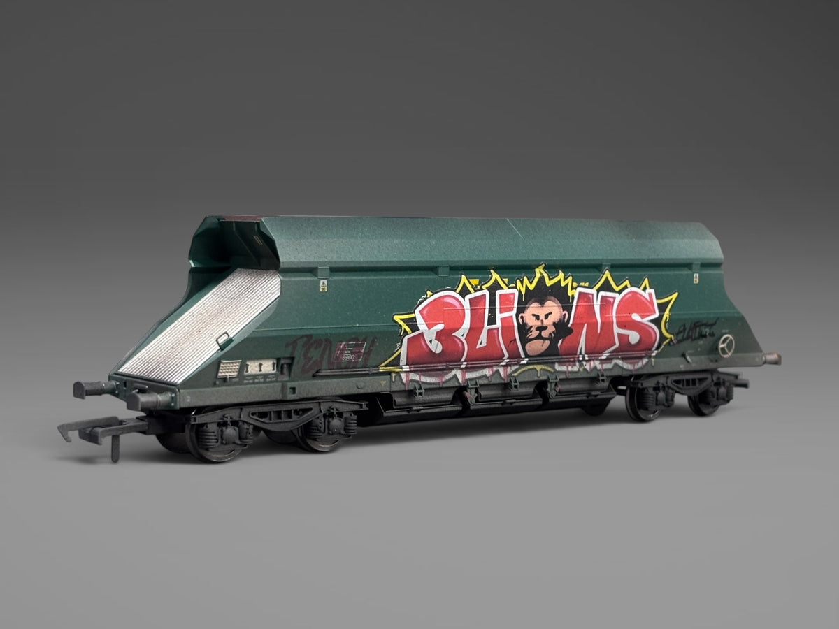 Dapol Freightliner Green Limestone Hopper (Early Build) 369009 - Graffiti & Weathered