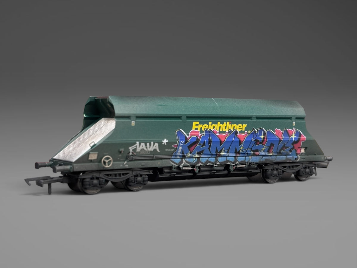 Dapol Freightliner Green Limestone Hopper (Early Build) 369015 - Graffiti & Weathered