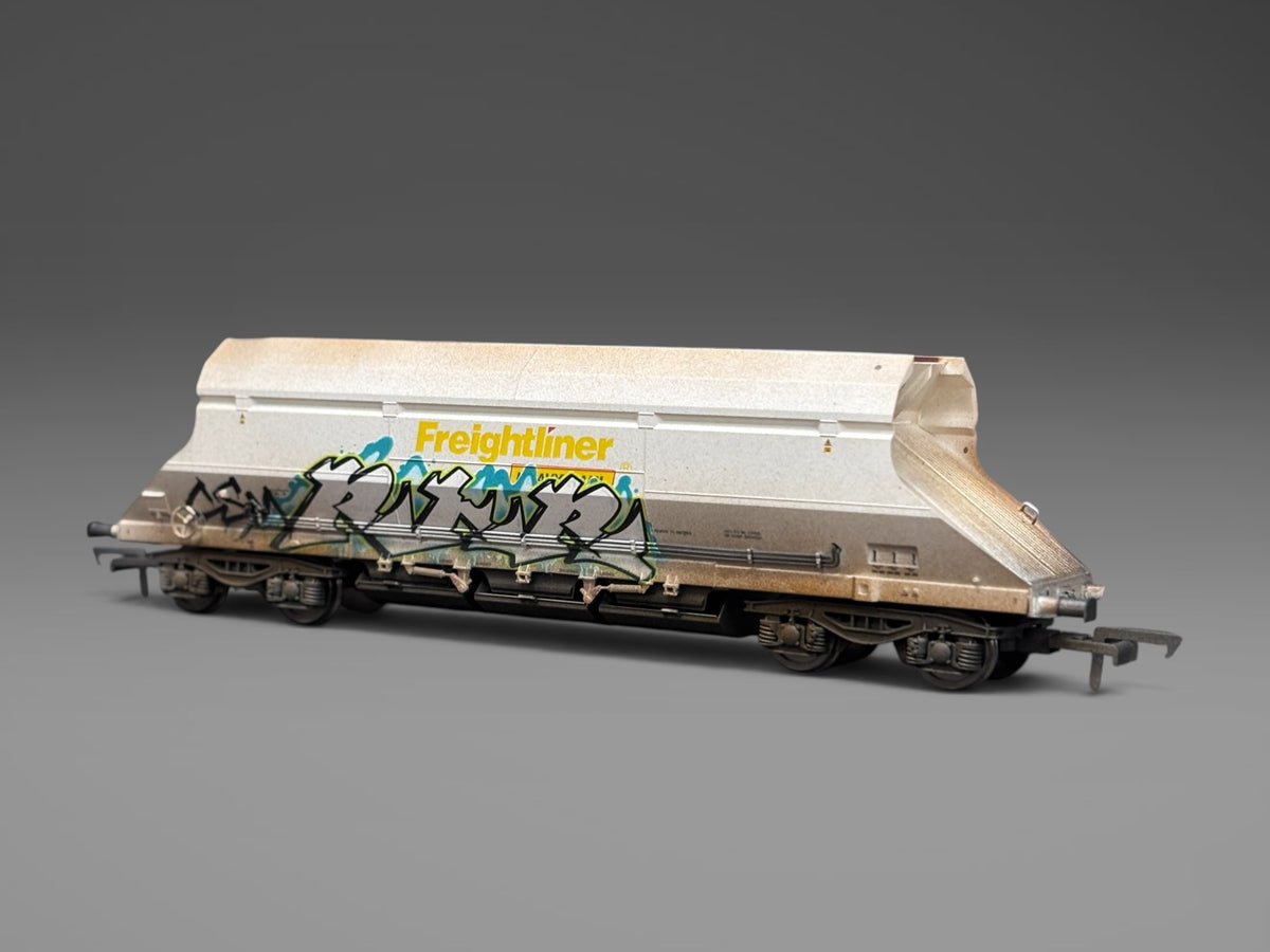 Dapol Freightliner White Limestone Hopper (Early Build) 369037 - Graffiti & Weathered