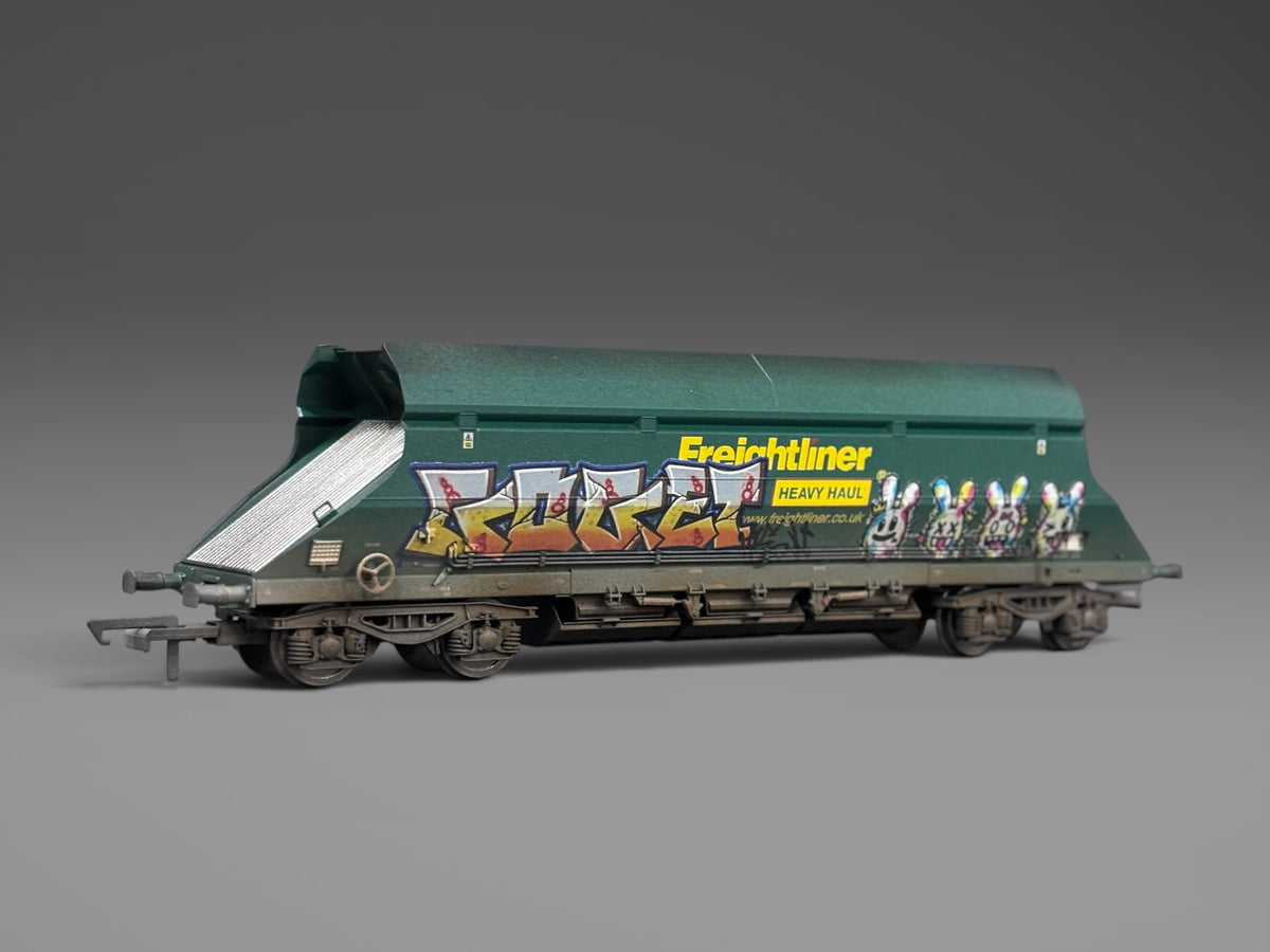 Dapol Freightliner Green Limestone Hopper (Early Build) 369014 - Graffiti & Weathered