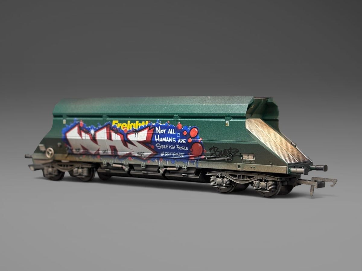 Dapol Freightliner Green Limestone Hopper (Early Build) 369014 - Graffiti & Weathered