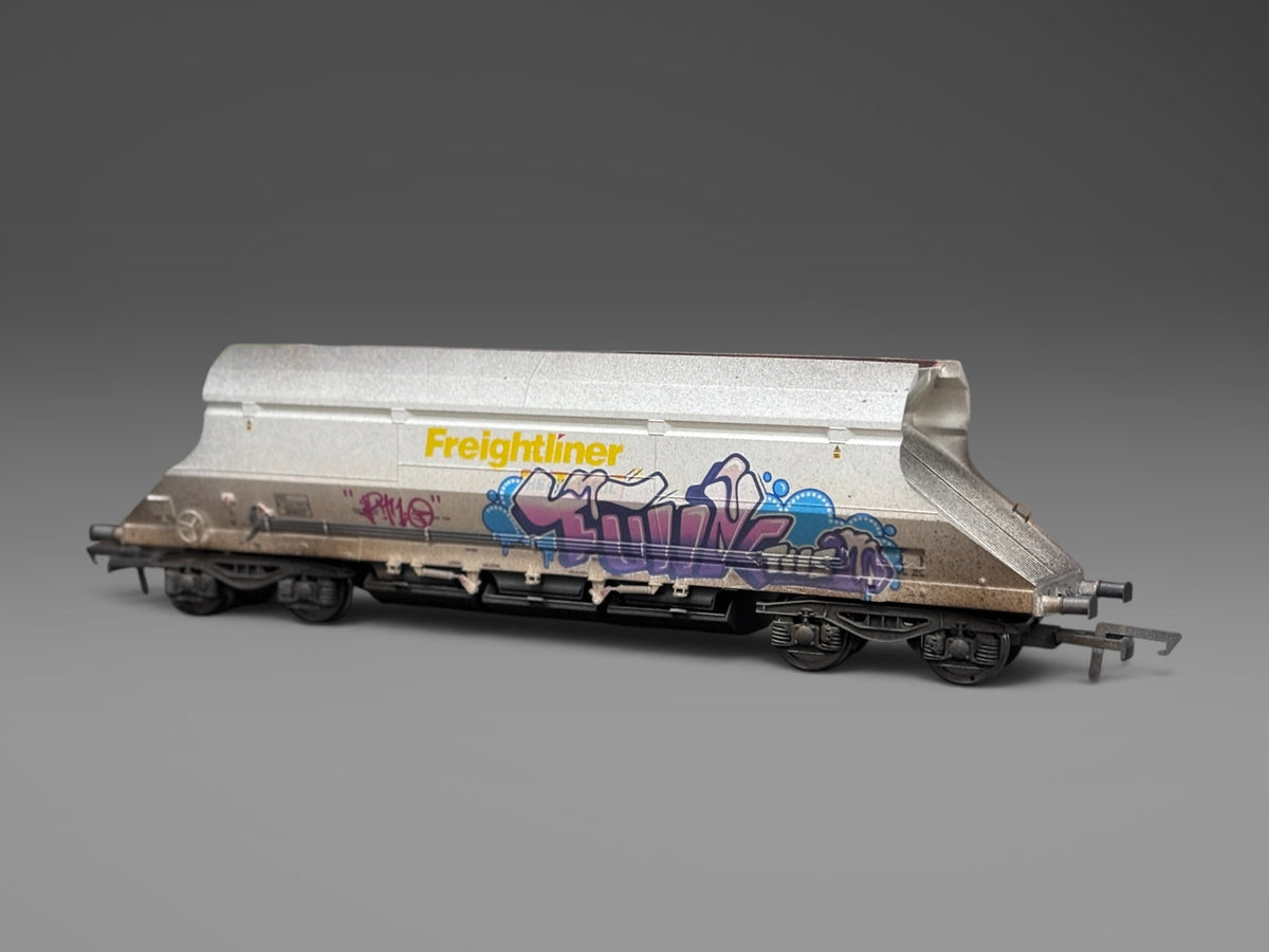 Dapol Freightliner White Limestone Hopper (Early Build) 369037 - Graffiti & Weathered