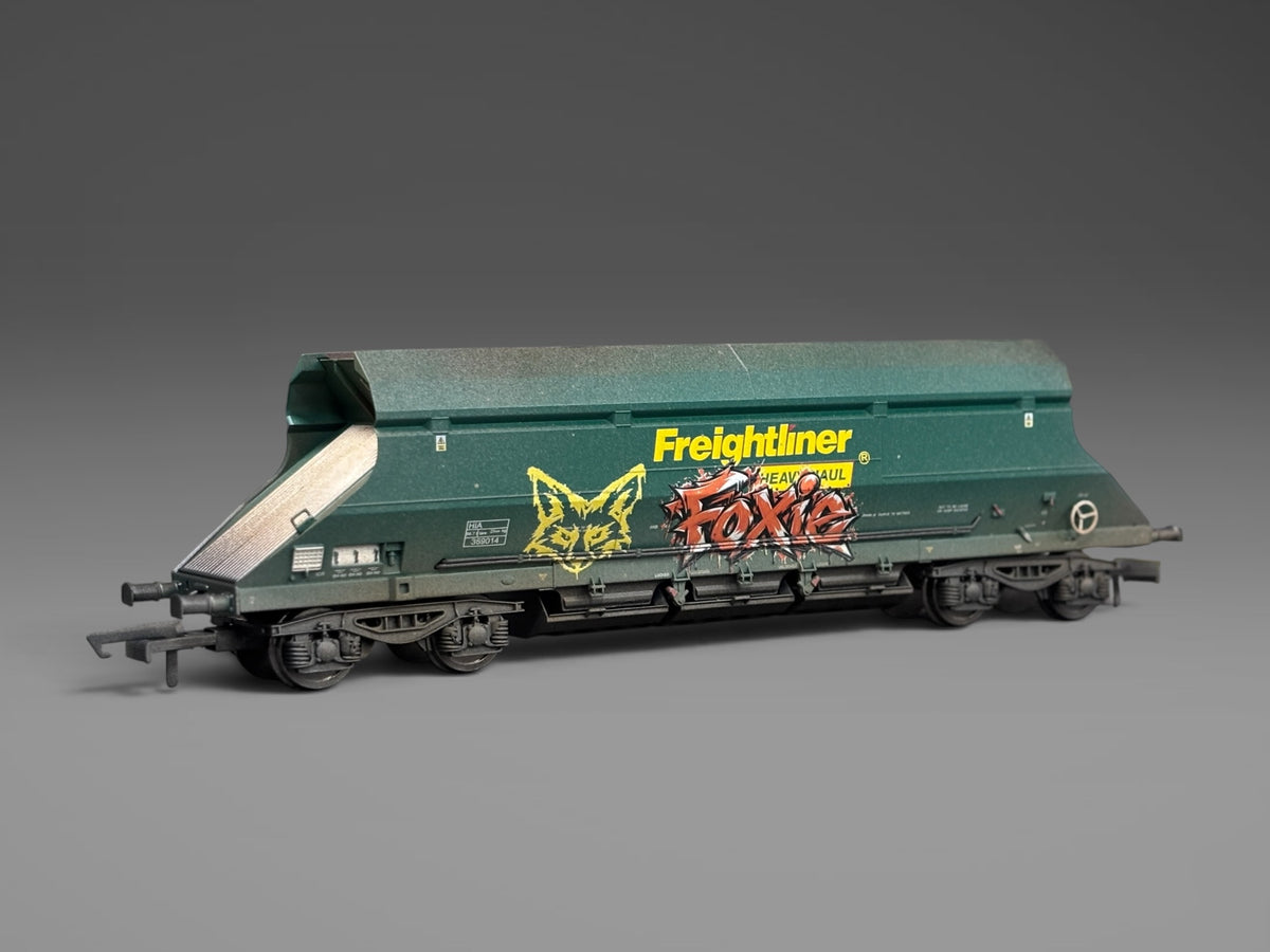 Dapol Freightliner Green Limestone Hopper (Early Build) 369014 - Graffiti & Weathered