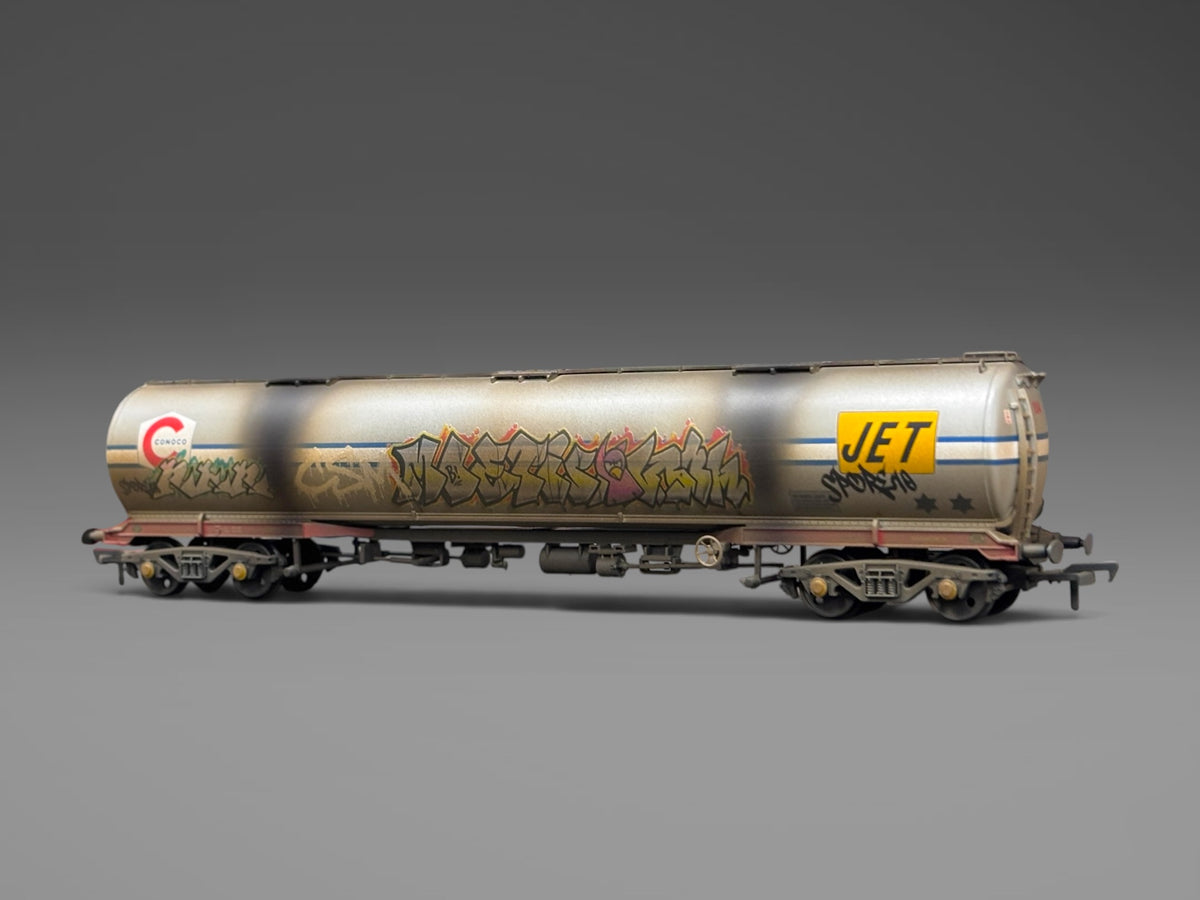 Bachmann 100T TEA Class A Tank Wagon - Graffiti & Weathered